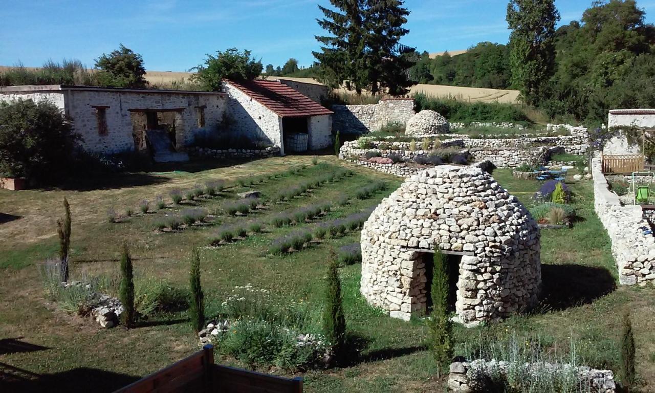 Les Bories En Champagne Villa Montlevon Bagian luar foto