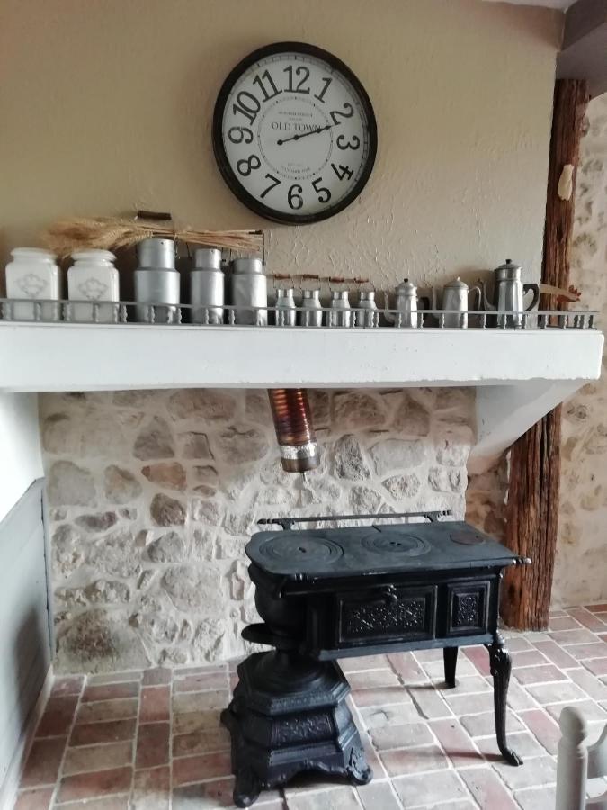 Les Bories En Champagne Villa Montlevon Bagian luar foto