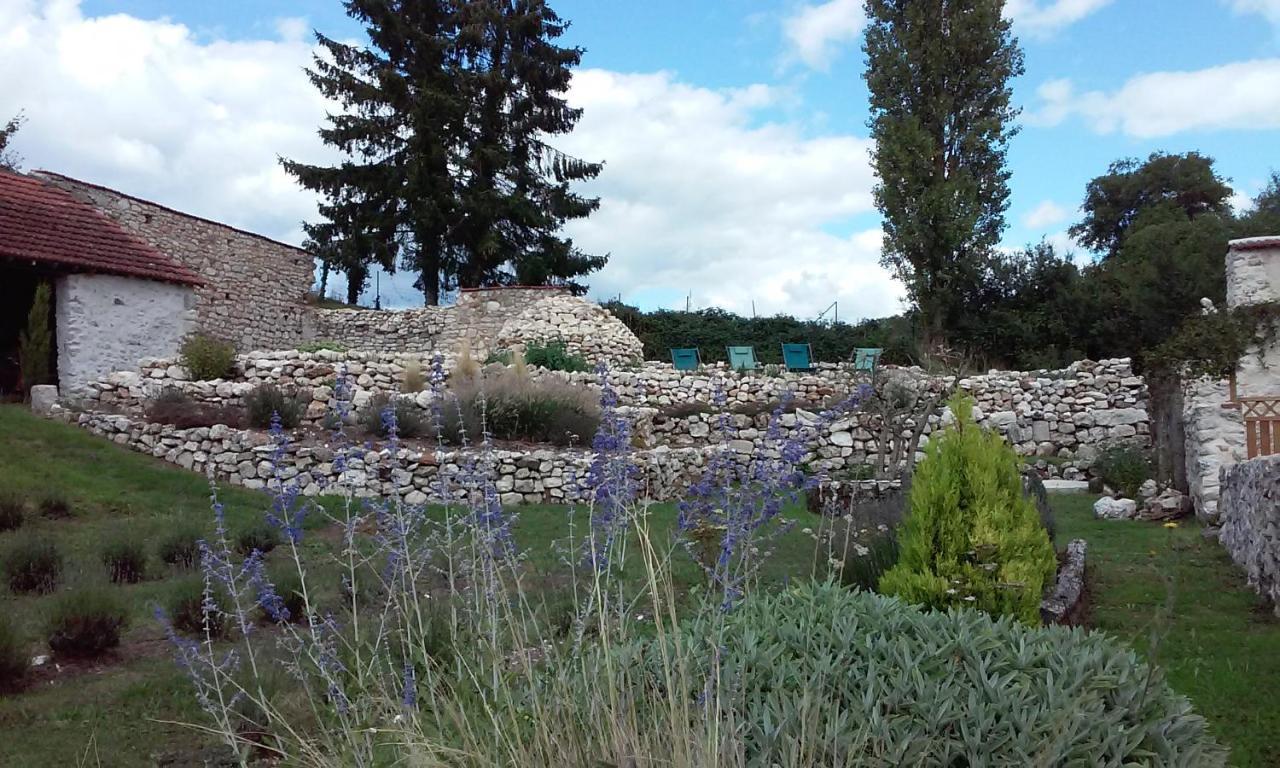 Les Bories En Champagne Villa Montlevon Bagian luar foto
